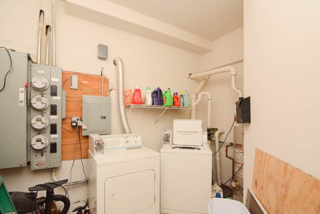 Building Photo - 819 N Wood St