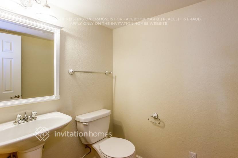 Building Photo - 4992 N Silverlace Dr