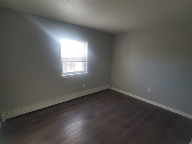 Building Photo - 215 Pearl St