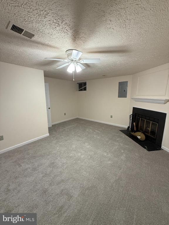 Building Photo - 15066 Maple Glen Ct