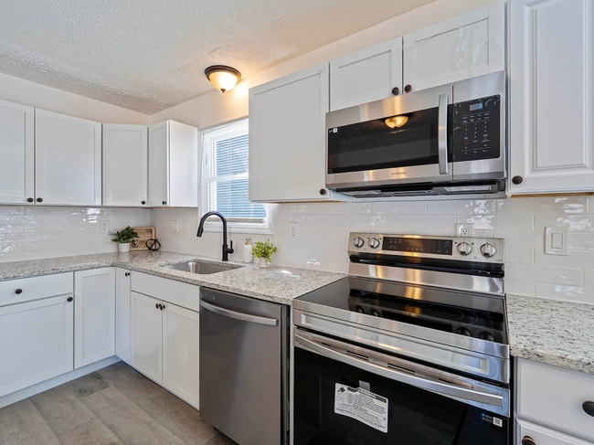 Building Photo - 2117 Drumlin Dr