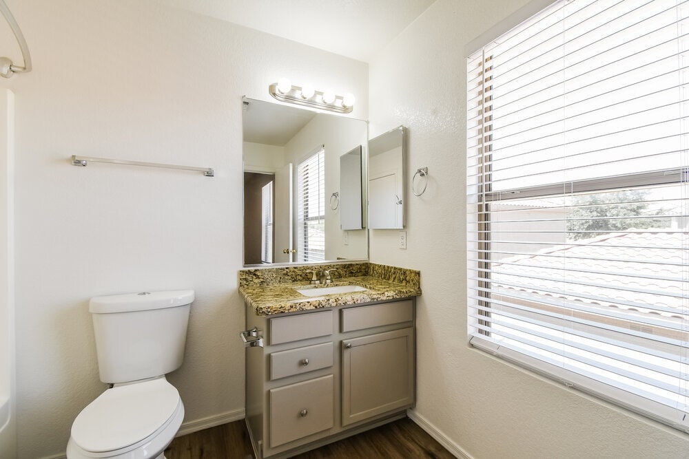 Building Photo - 650 E Woodsman Pl