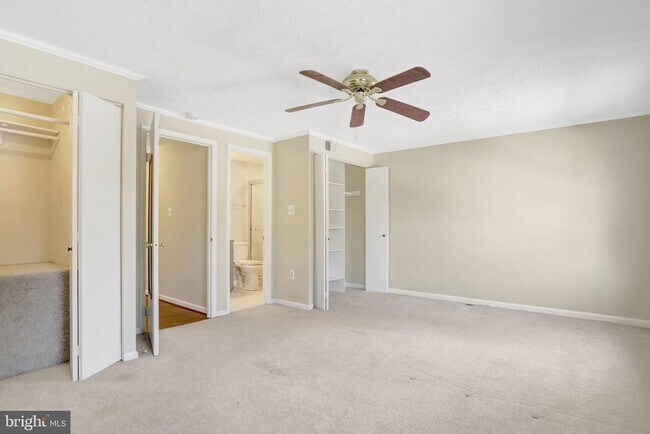 Building Photo - 5759 Independence Cir