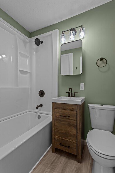 Building Photo - 2713 N Delphos St