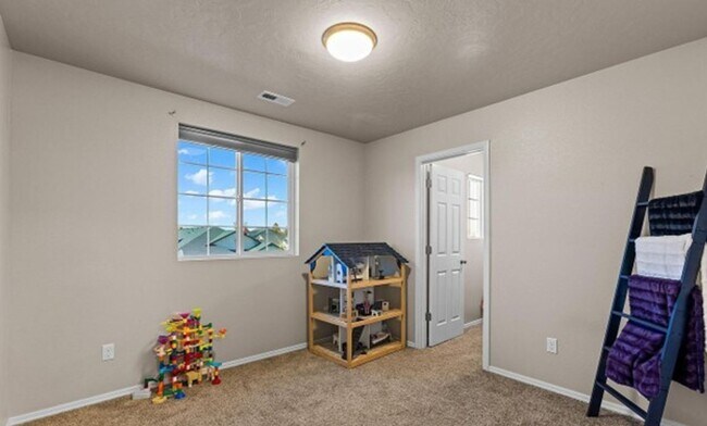 Building Photo - Beautiful Home near Meridian High School