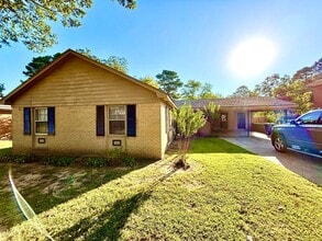 Building Photo - 904 Freeman! Move In Ready!