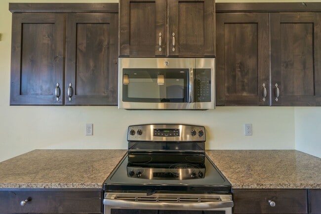 Building Photo - Stunning Home with 4 beds/2.5 baths and 3-Car Garage in Mulberry Estates