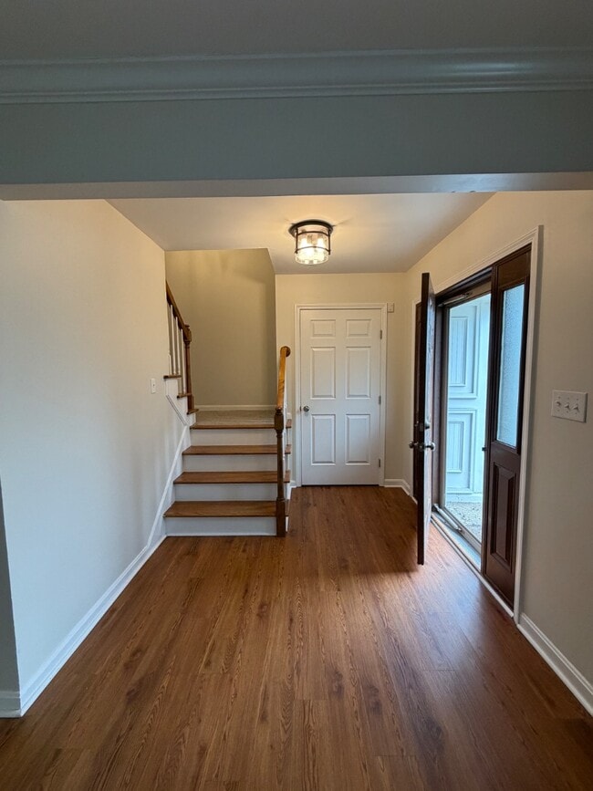 Building Photo - 525 Vineleaf Dr