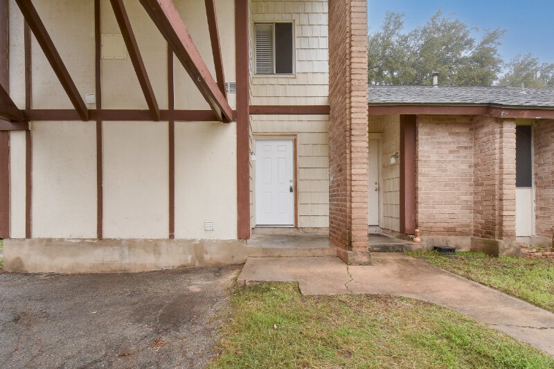 Building Photo - 6803 Woodhue Dr