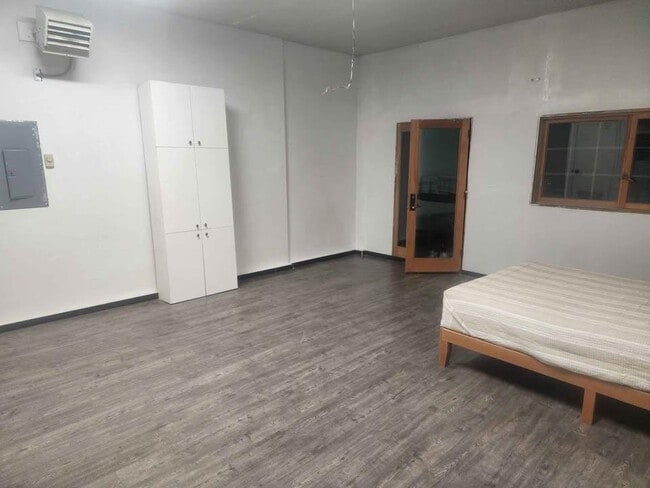 Building Photo - 1885 Lacy Ln