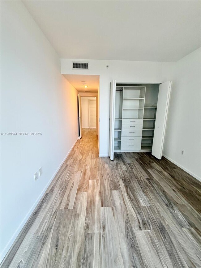 Building Photo - 801 S Miami Ave