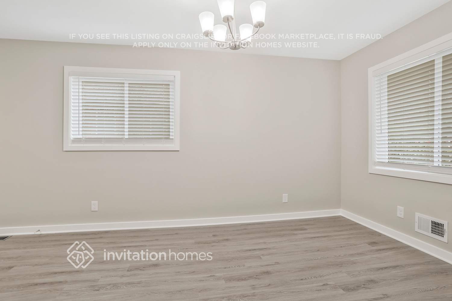 Building Photo - 327 Terrydale Dr SE