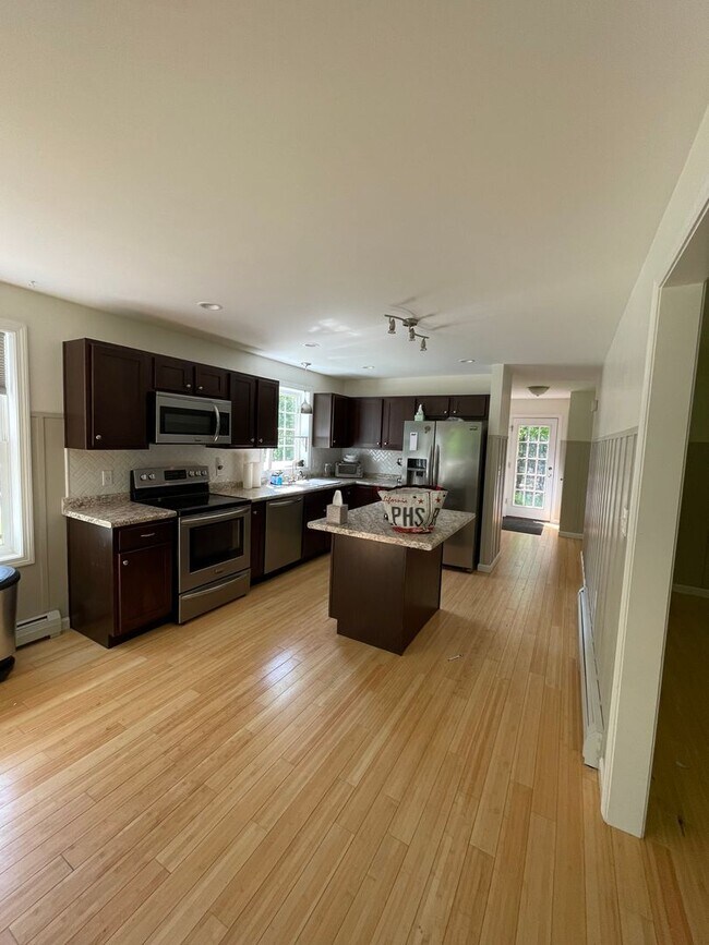 Building Photo - 7 Browns Freehold