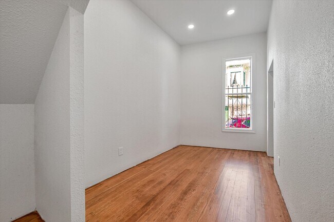 Building Photo - Chenery Street Property