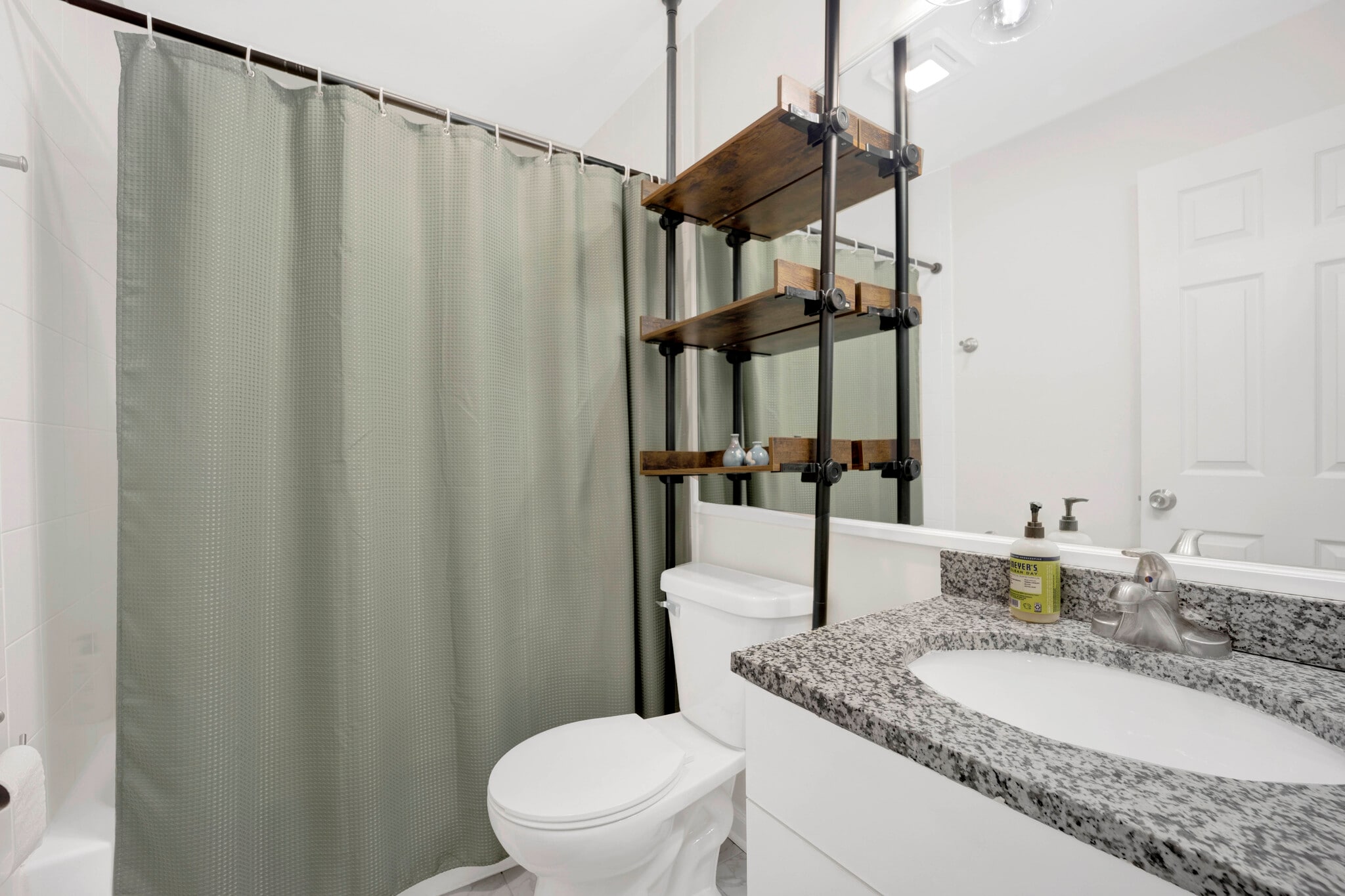 Building Photo - 1646 W Julian St