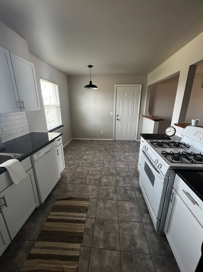 Building Photo - 43 Shirley Ln