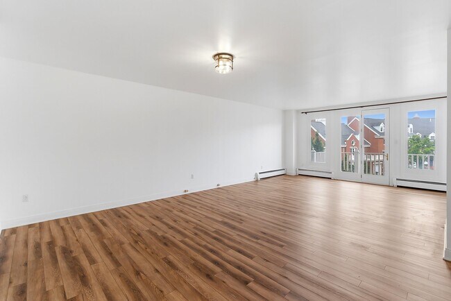 Building Photo - 204 Shearwater Ct W