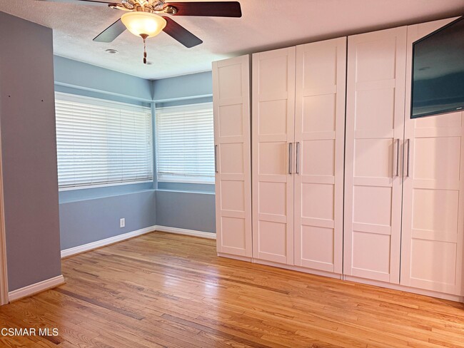 Building Photo - 2257 Hood Dr