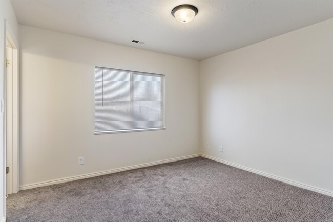 Building Photo - 353 N 360 W