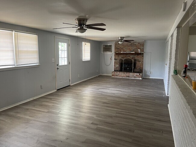 Building Photo - Spring Valley - 314