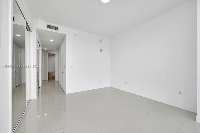Building Photo - 18201 Collins Ave