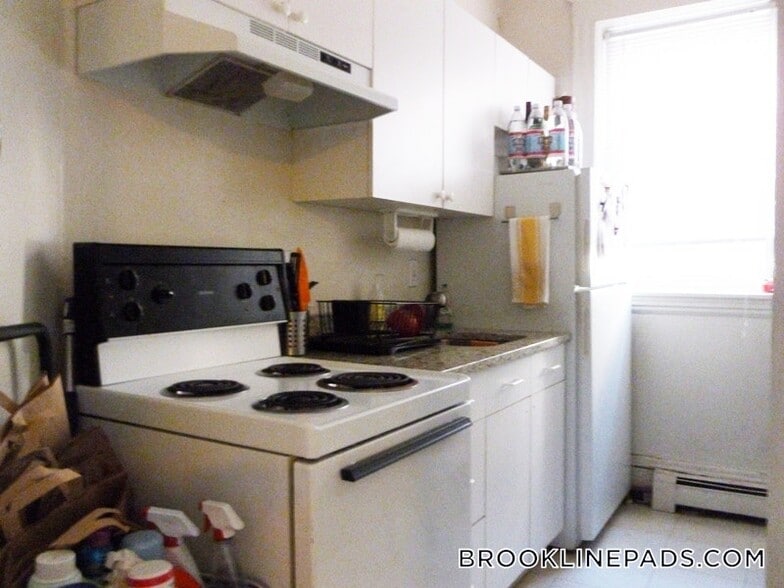 Building Photo - 208 Winthrop Rd