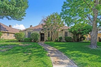 Building Photo - 802 Pebblebrook Dr