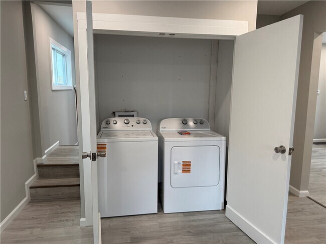 Building Photo - 14 Willow Pl