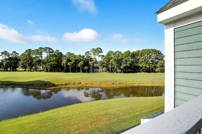 Building Photo - Spacious Three Bedroom Townhome in Old South!