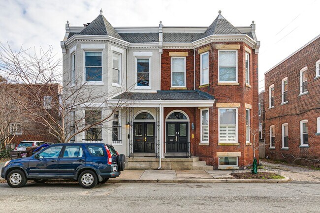 Building Photo - 305 N Vine St
