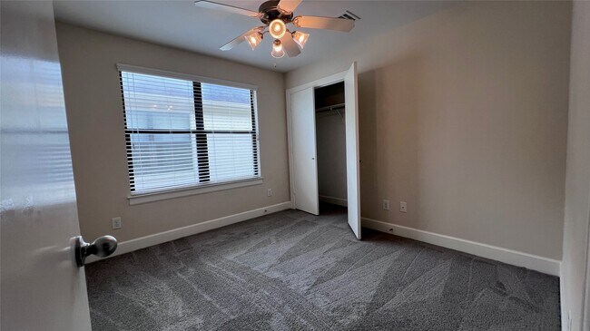 Building Photo - 2710 Hullsmith Dr