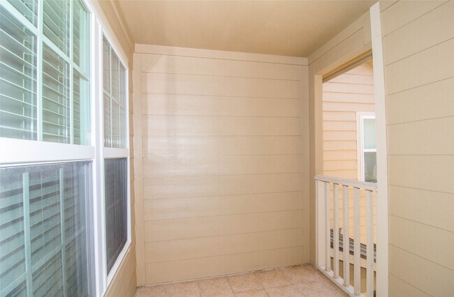 Building Photo - 3939 Calgary Cir