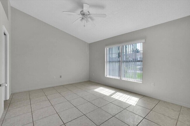 Building Photo - 112 Azalea Dr
