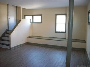 Building Photo - 35 Nash St