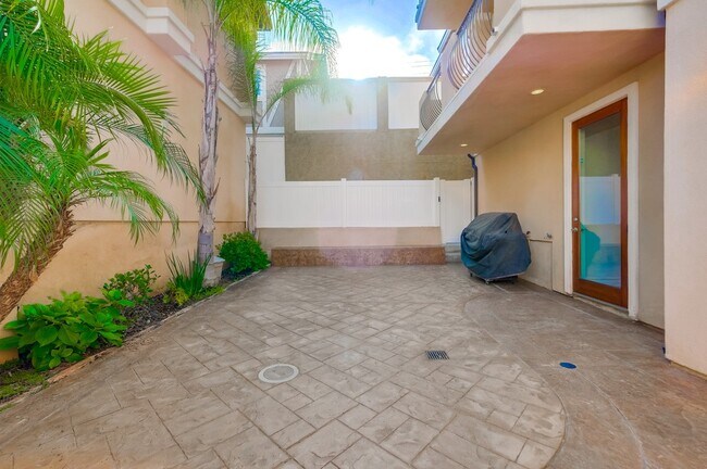 Building Photo - 1902 Marshallfield Ln