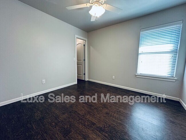 Building Photo - 11412 N Lincoln Blvd