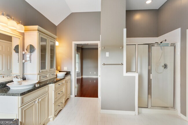 Building Photo - 2456 Tyne Terrace SE