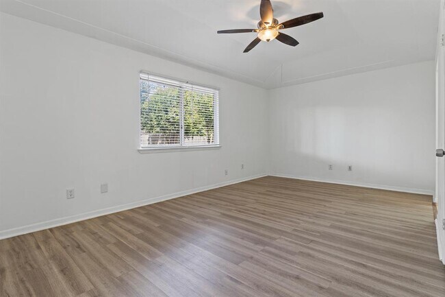 Building Photo - 1605 Windrift Way