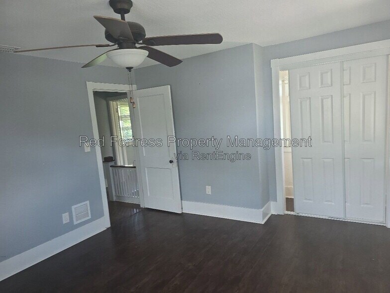 Building Photo - 1609 Poinsettia Ave