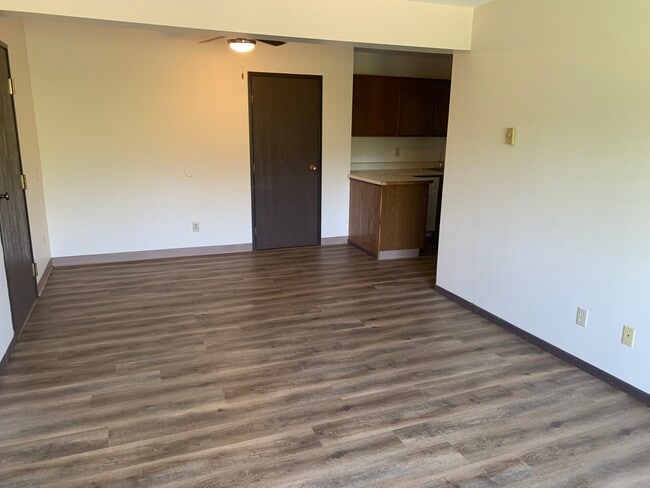 Building Photo - Town Edge Apartments