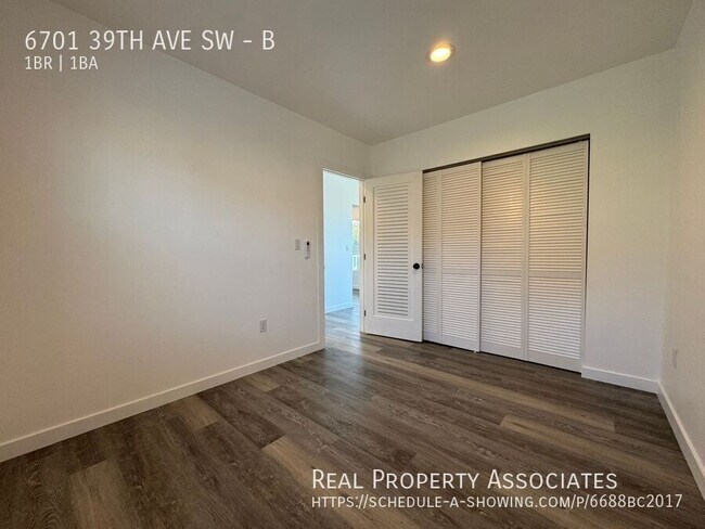 Building Photo - 6701 39th Ave SW