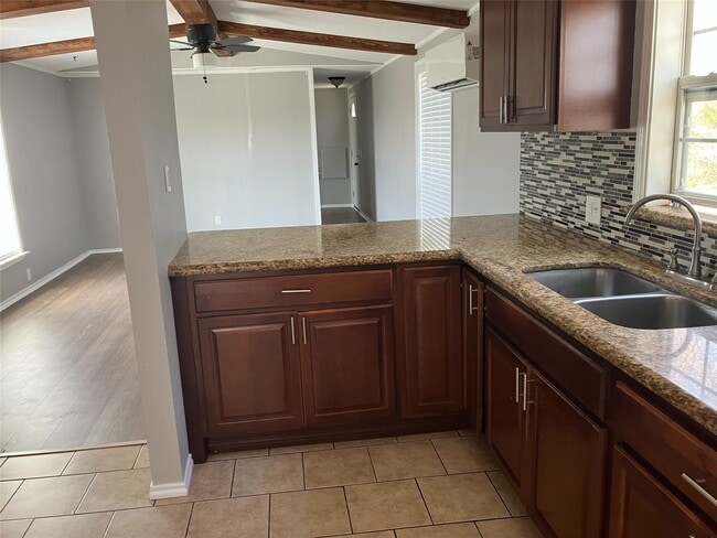 Building Photo - 118 Walnut St