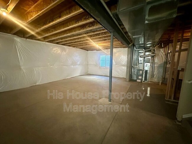 Building Photo - 2122 Longfin Ct