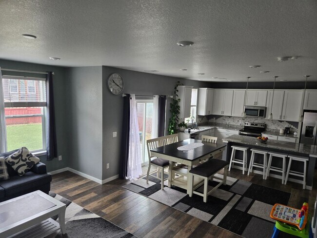 Building Photo - Built in 2021 Spacious Home with 4 bedroom...