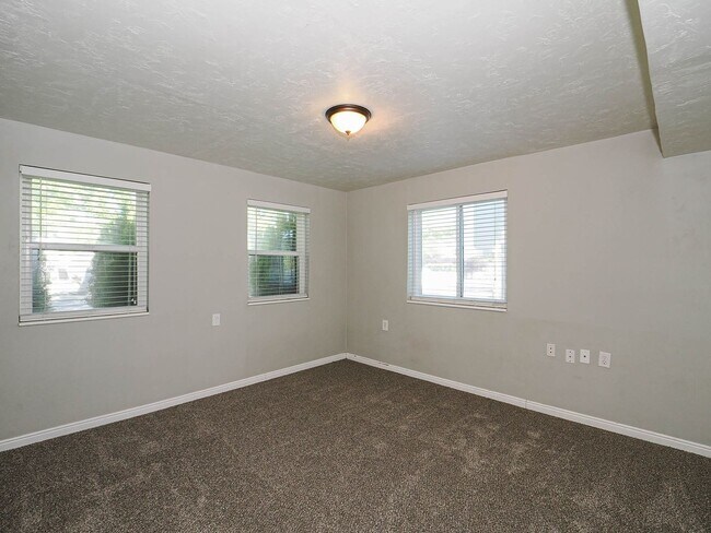 Building Photo - Beautiful House in West Jordan