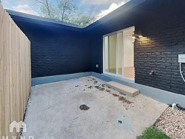 Building Photo - 1603 Rutland Dr
