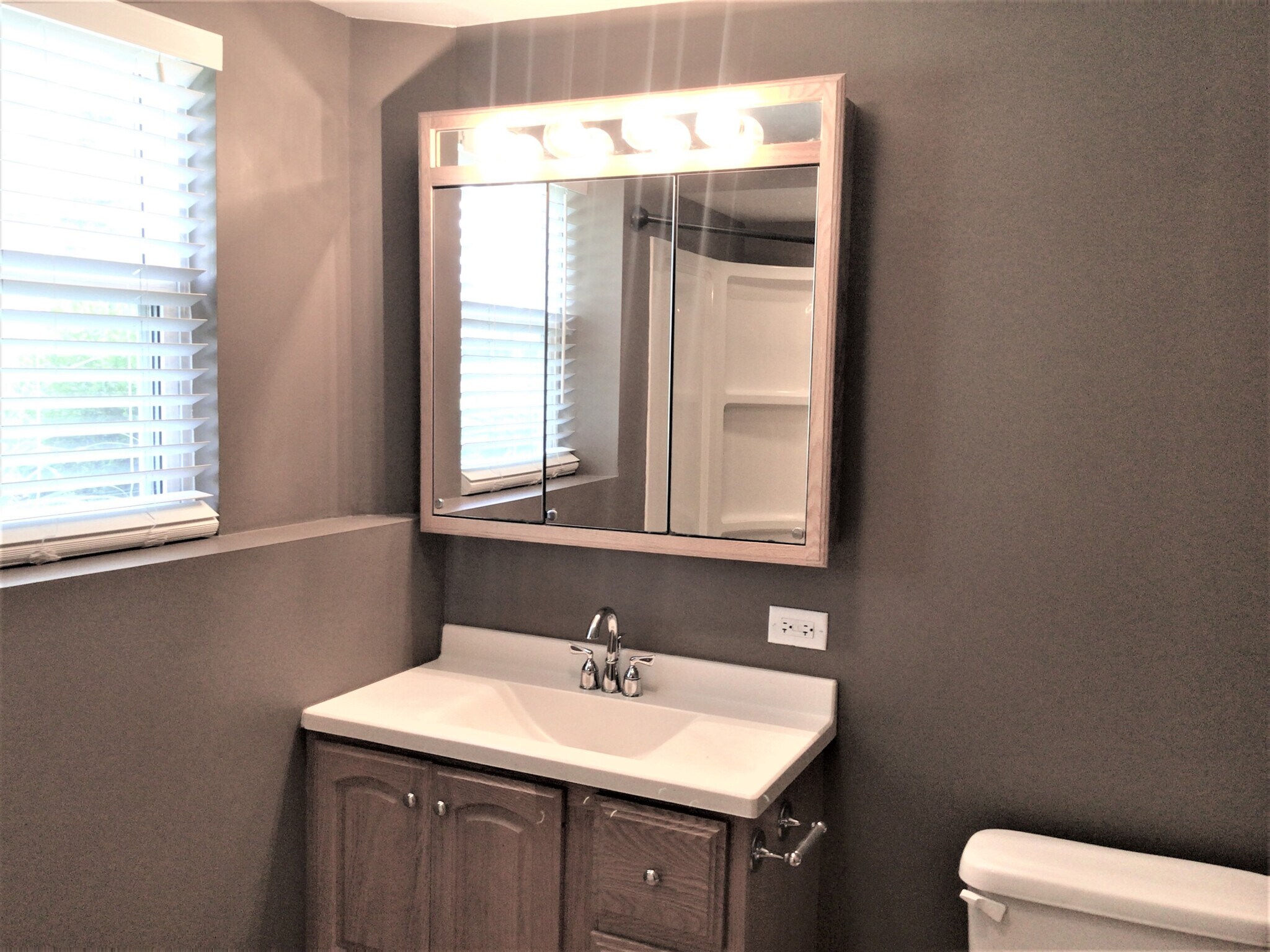 Building Photo - 898 Cottonwood Dr