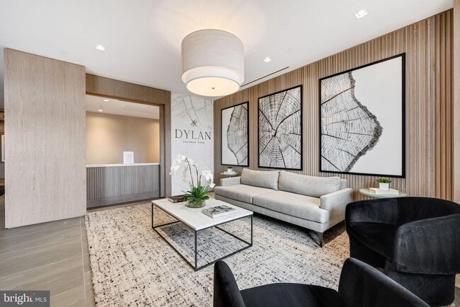 Building Photo - 701 Swann Ave