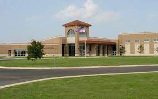 Building Photo - 4 BR / 2 BA - 2032 SF in Seguin - Arroyo Ranch!