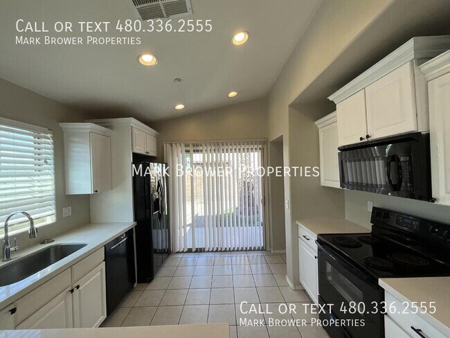 Building Photo - 2751 E Bart St